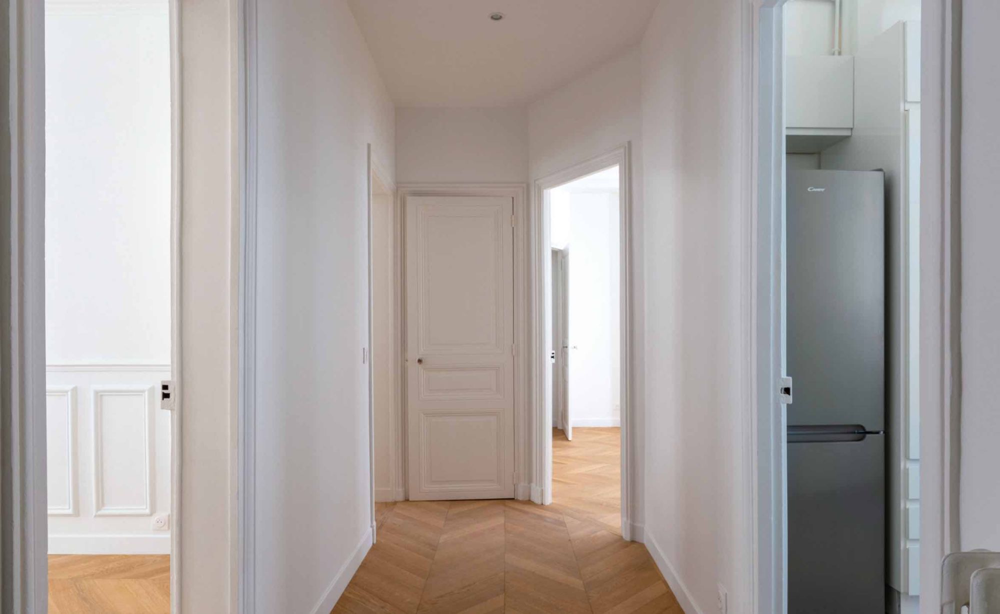 découvrez nos services de rénovation d'appartements à paris. transformez votre espace de vie avec des solutions sur mesure alliant confort, esthétique et modernité. contactez-nous pour un devis personnalisé.