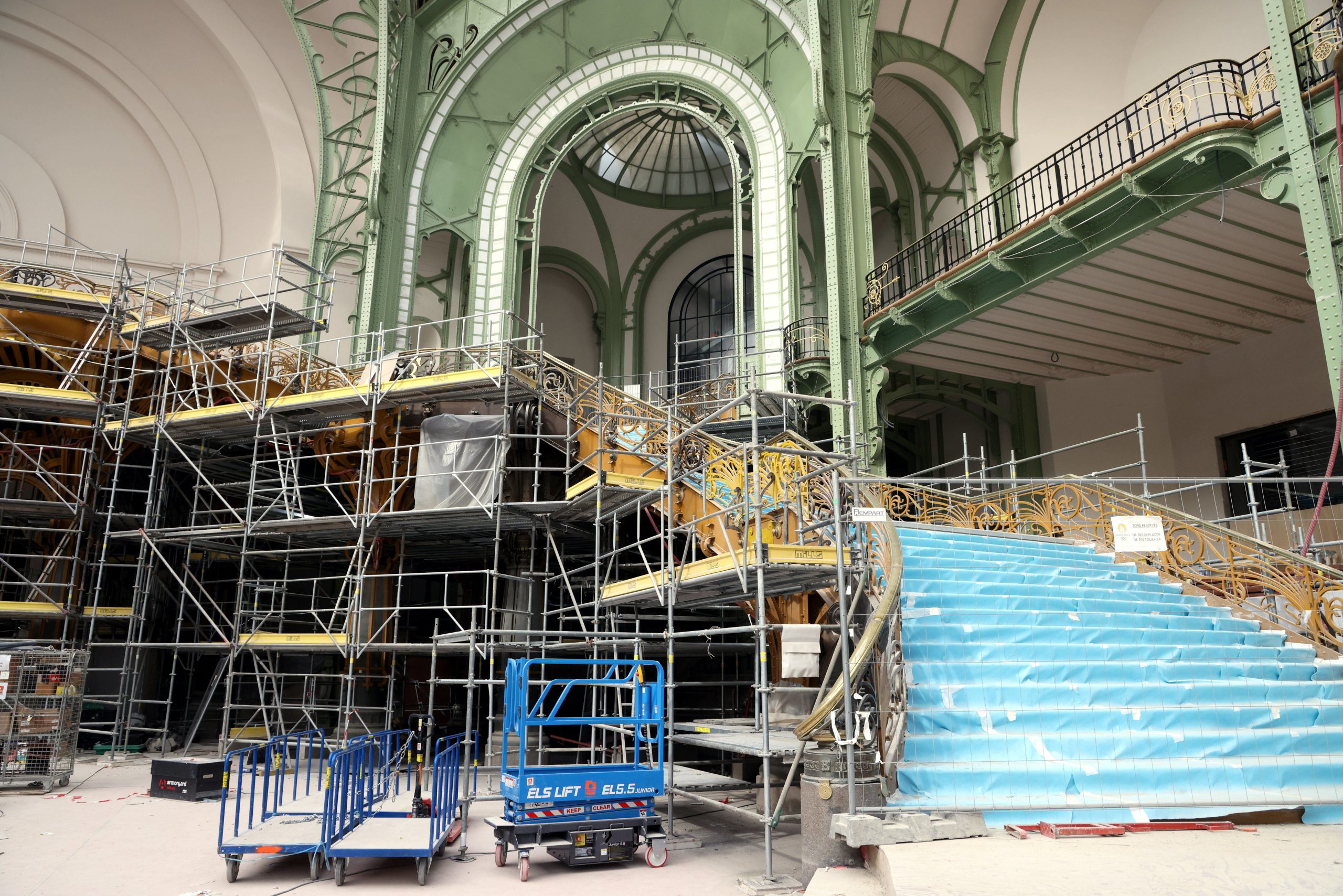 découvrez nos solutions innovantes pour la rénovation de bâtiments à paris en 2025. expertise, efficacité et respect des normes pour valoriser votre patrimoine immobilier.