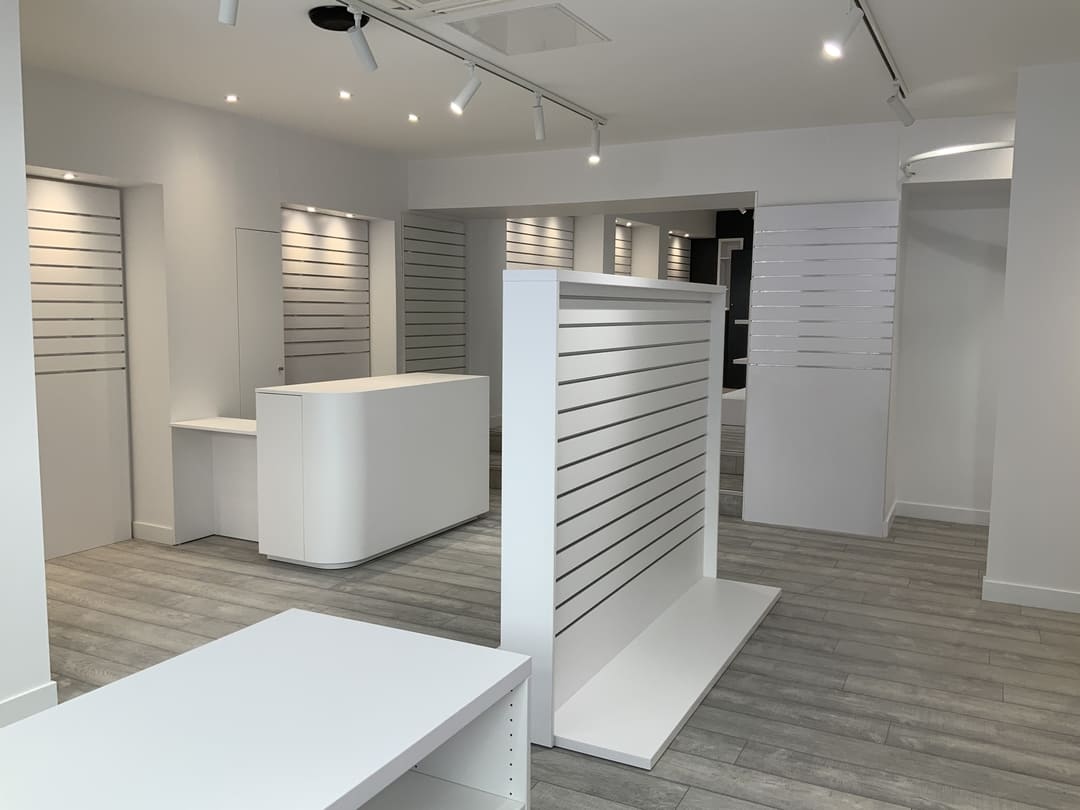 découvrez nos services de rénovation de boutiques pour transformer votre espace commercial en un lieu moderne et accueillant. maximisez l'impact de votre boutique avec un design personnalisé qui attire les clients et reflète votre marque.