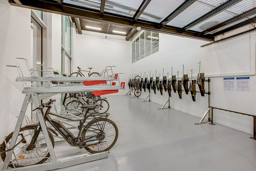 découvrez nos services de rénovation de bureaux à bagneux. transformez votre espace de travail avec des solutions modernes et adaptées à vos besoins, alliant esthétique et fonctionnalité pour un environnement professionnel optimal.