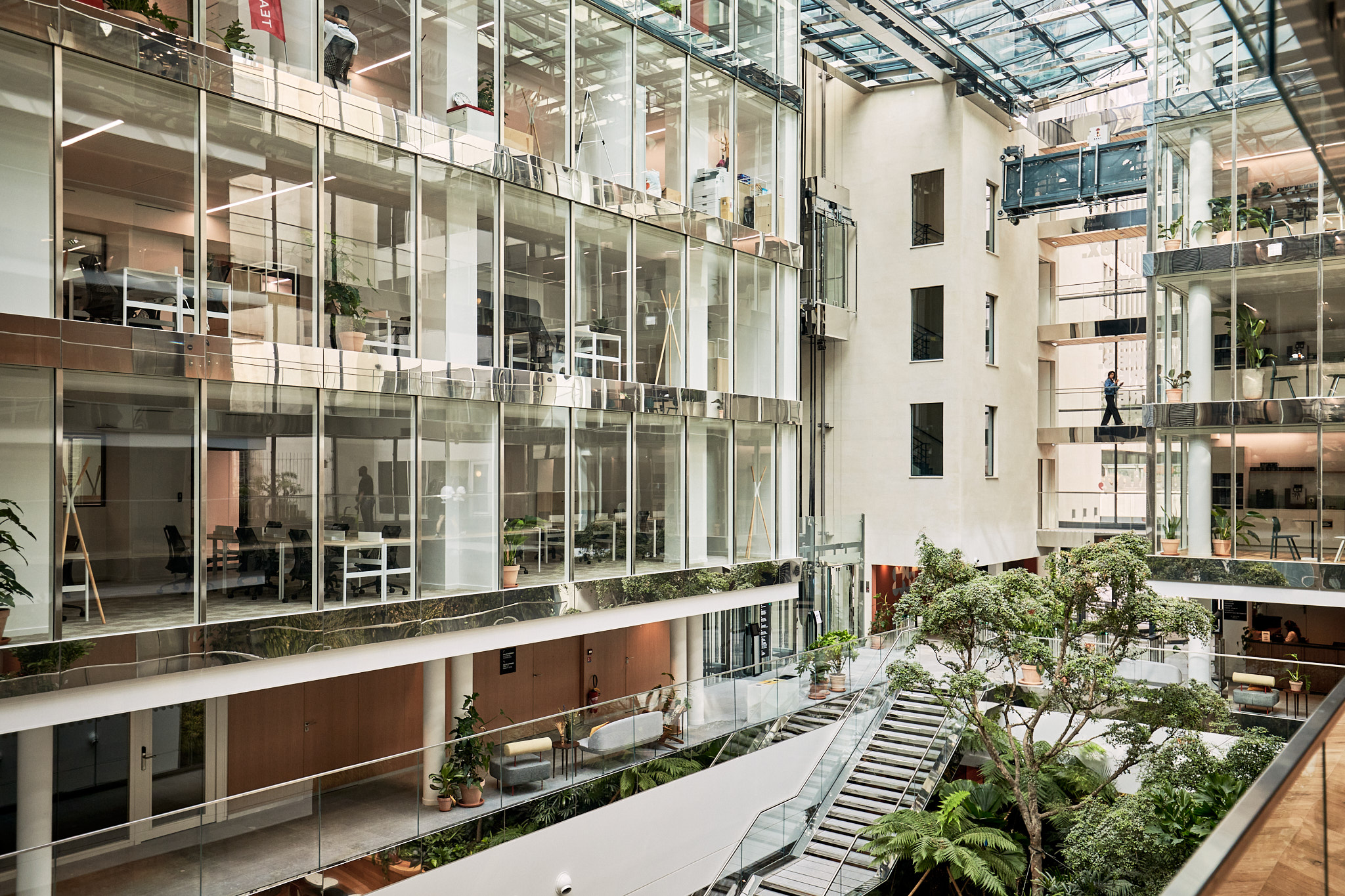 découvrez nos services de rénovation de bureaux à cachan en 2025, alliant modernité et fonctionnalité pour transformer votre espace de travail. améliorez l'esthétique et le confort de votre environnement professionnel avec nos solutions sur mesure.