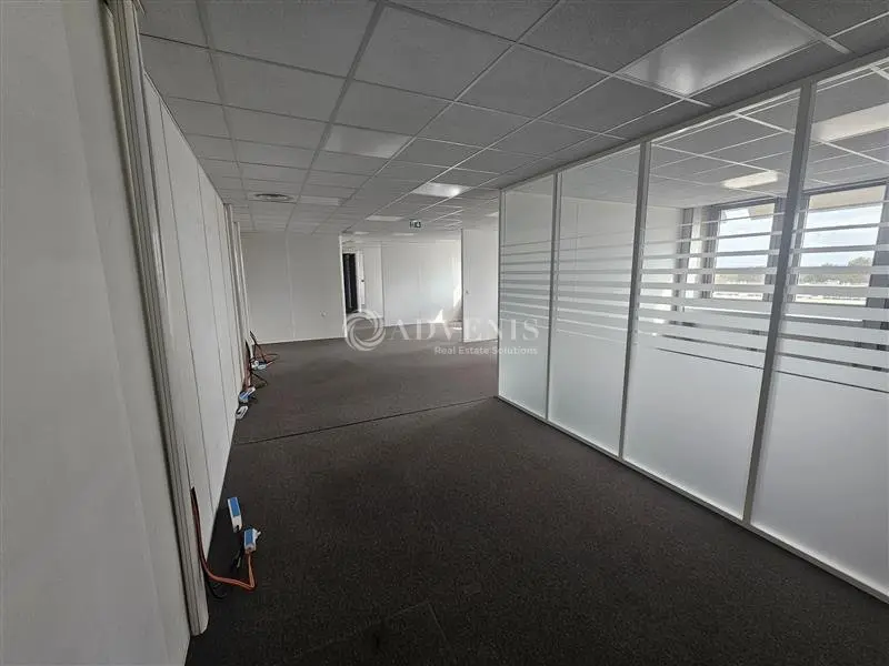 découvrez nos services de rénovation de bureaux à choisy-le-roi, alliant design moderne et fonctionnalité pour optimiser votre espace de travail. transformez votre environnement professionnel avec notre expertise.