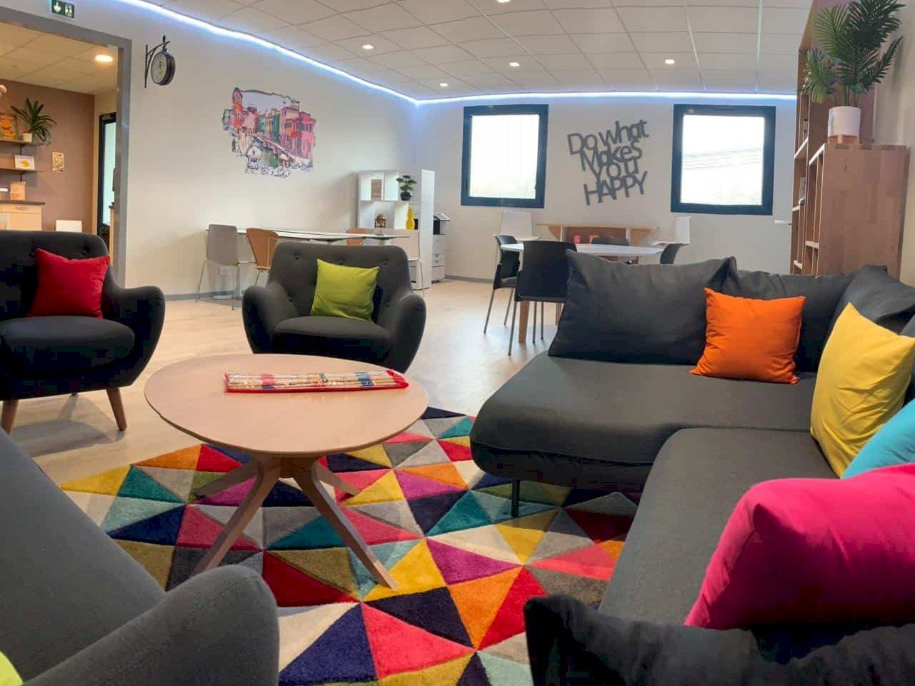 découvrez nos services de rénovation de bureaux à choisy-le-roi. transformez votre espace de travail en un environnement fonctionnel et esthétique. contactez-nous pour un devis personnalisé!