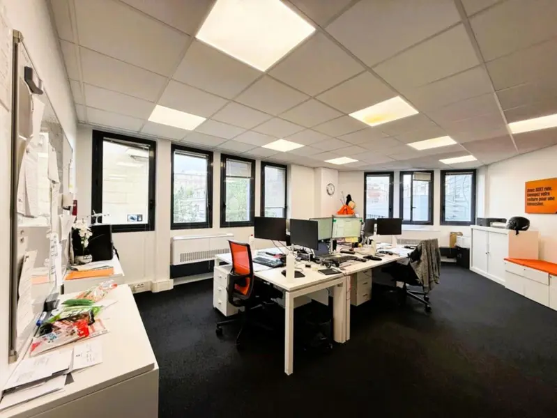 découvrez nos services de rénovation de bureau à clichy pour 2025. transformez votre espace de travail avec des aménagements modernes et fonctionnels qui répondent à vos besoins professionnels. contactez-nous pour un devis personnalisé !
