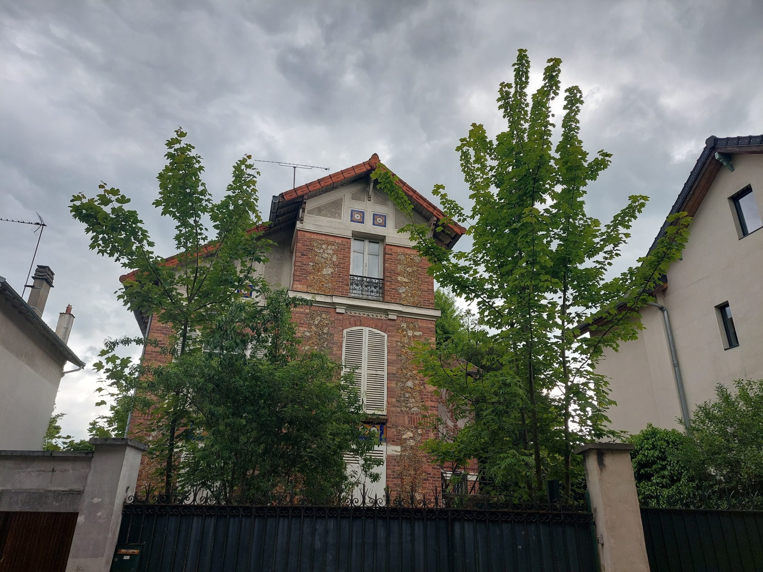 découvrez notre service de rénovation de bureaux modernes à ville-d'avray. transformez votre espace de travail en un environnement élégant et fonctionnel, adapté aux besoins contemporains. contactez-nous pour un projet sur mesure.