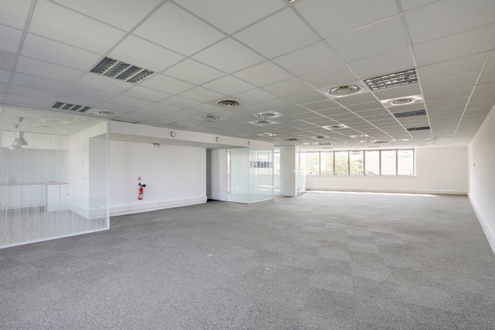 optimisez votre espace de travail avec notre service de rénovation de bureaux à montrouge. que ce soit pour une transformation esthétique ou fonctionnelle, notre équipe d'experts vous accompagne dans chaque étape de votre projet. améliorez votre environnement professionnel et boostez la productivité de vos équipes.