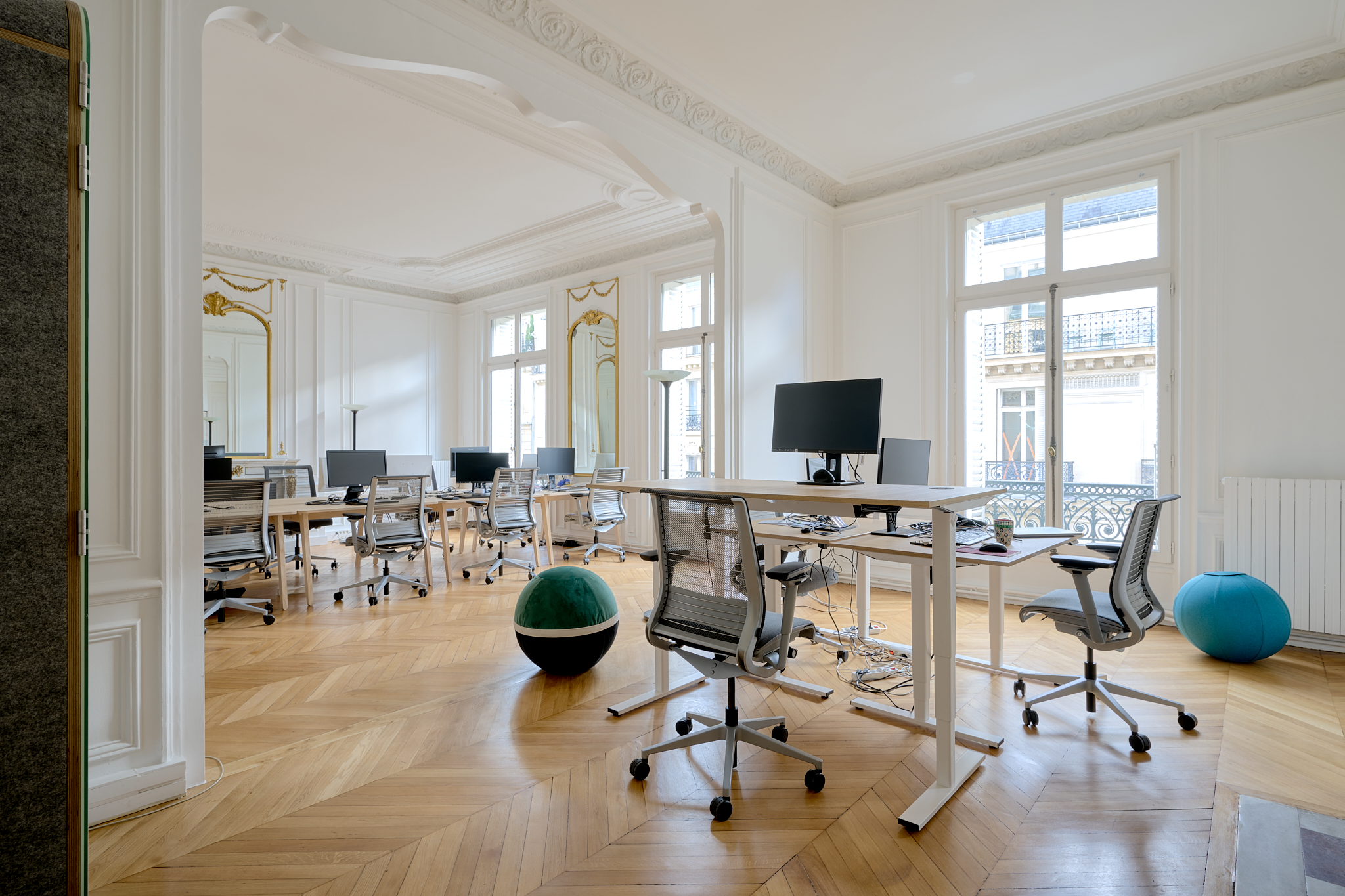 découvrez les meilleures solutions de rénovation de bureaux à paris en 2025. transformez votre espace de travail avec des designs modernes, fonctionnels et éco-responsables pour améliorer la productivité et le bien-être de vos équipes.