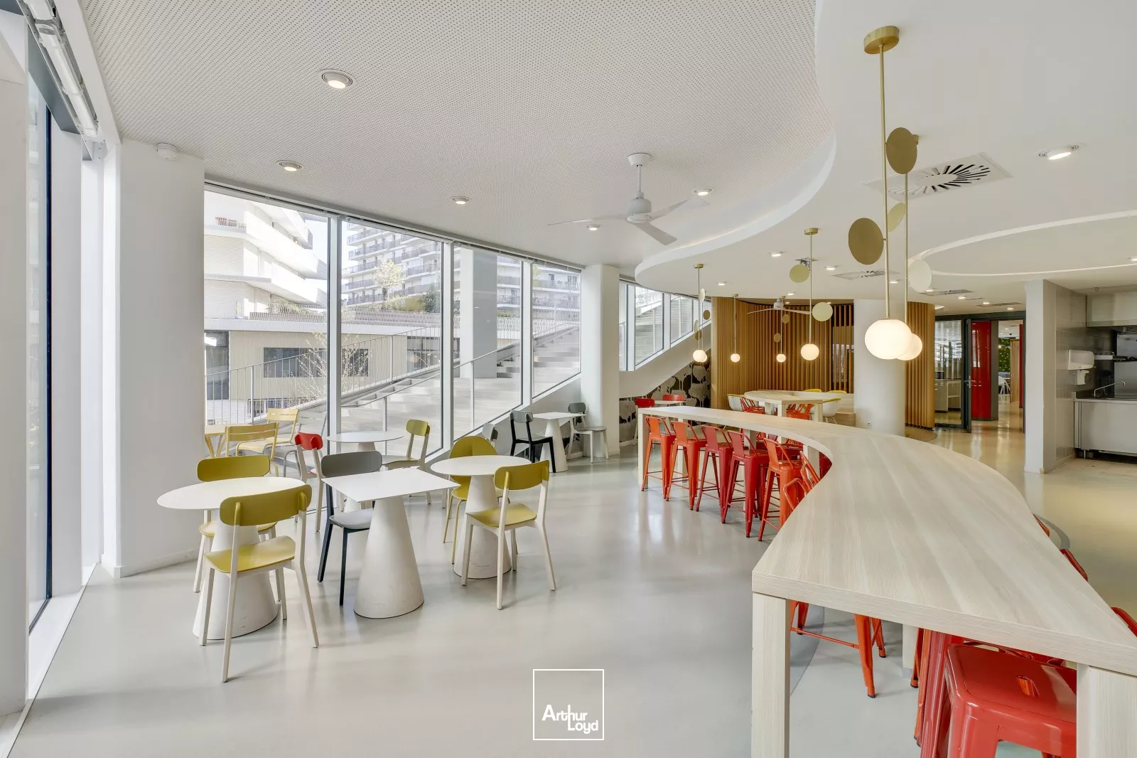 découvrez nos services de rénovation de bureaux à paris 75017 pour 2025. transformez votre espace de travail avec des solutions modernes et adaptées à vos besoins. contactez-nous pour un projet sur mesure!