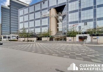 transformez votre espace de travail à rueil-malmaison grâce à nos services de rénovation de bureaux. nous allions design moderne et fonctionnalité pour créer un environnement propice à la productivité. contactez-nous pour un devis personnalisé!