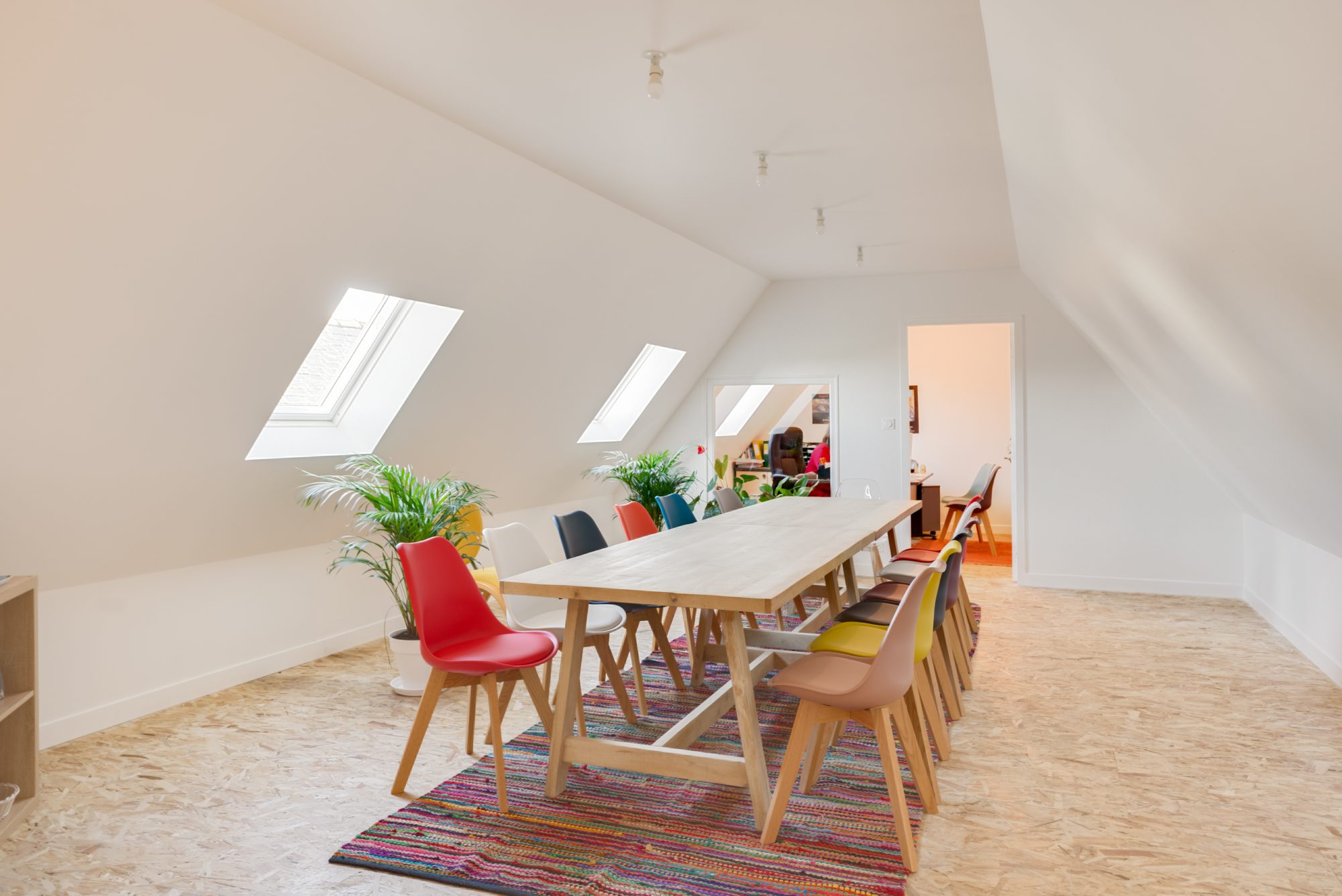 découvrez nos services professionnels de rénovation de bureaux à chaville en 2025. transformez vos espaces de travail en environnements fonctionnels et modernes, adaptés aux besoins de votre entreprise. contactez-nous pour un devis personnalisé et réalisez vos projets de rénovation avec des experts.