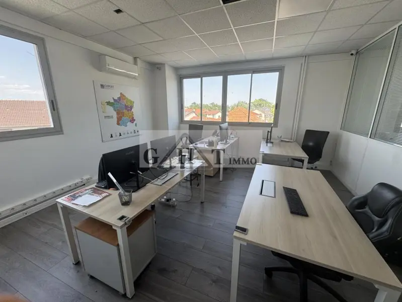découvrez nos services de rénovation de bureaux à maison-alfort. transformez vos espaces de travail avec des solutions modernes et adaptées à vos besoins. contactez-nous pour un devis personnalisé et donnez un nouvel élan à vos bureaux !