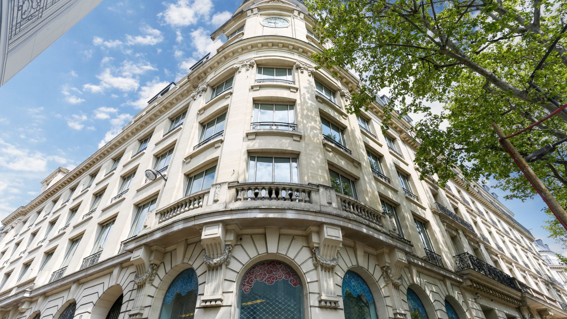 découvrez nos services de rénovation de bureaux à paris 75005 pour 2025. transformez votre espace de travail en un environnement moderne et fonctionnel qui répond à vos besoins professionnels. contactez-nous pour un devis personnalisé.