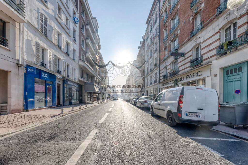 découvrez les services de rénovation commerciale à montrouge, alliant expertise et créativité pour transformer vos espaces professionnels. optimisez votre lieu de travail avec des solutions sur mesure adaptées à vos besoins.