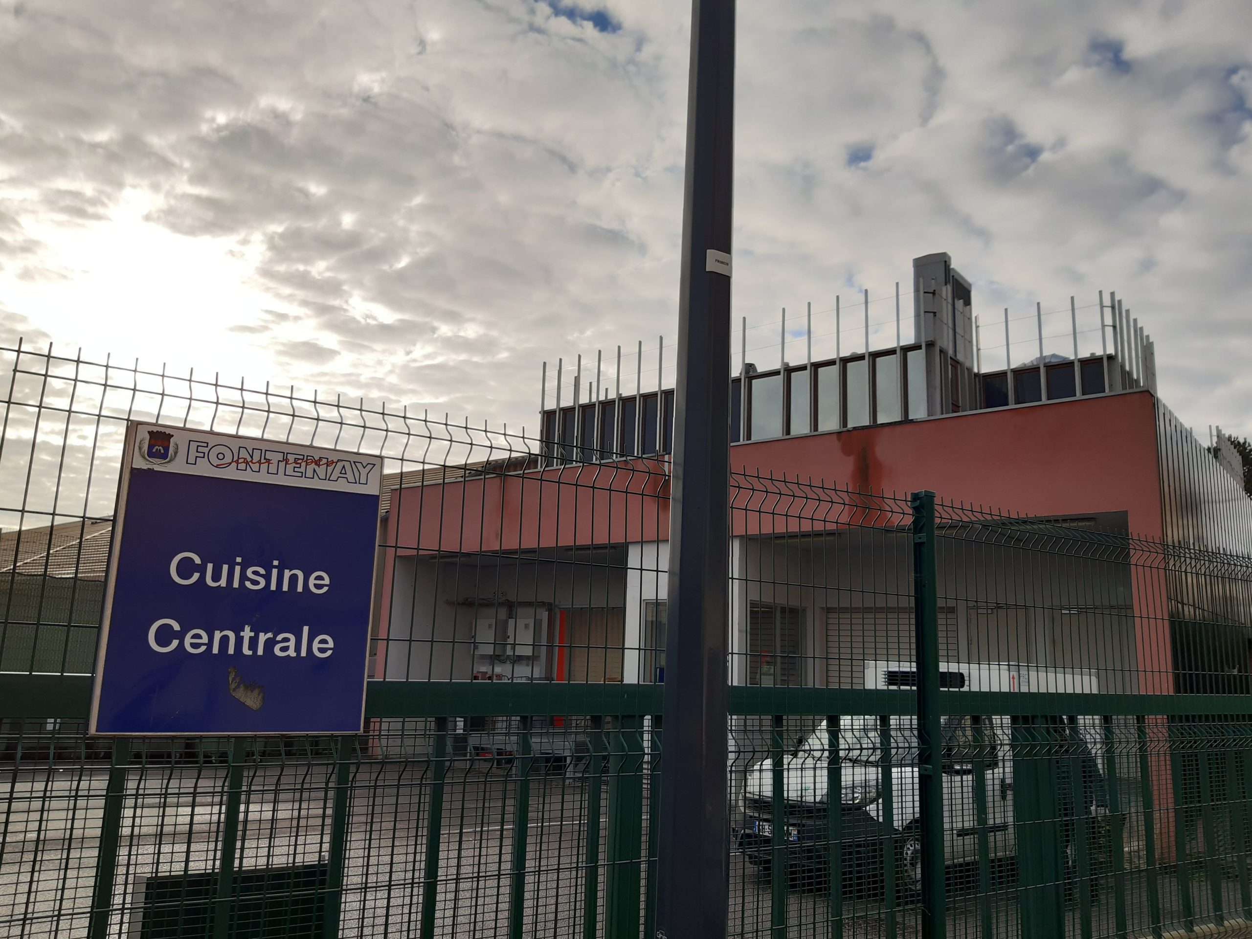 rénovation de cuisine à fontenay-aux-roses en 2025 : design sur-mesure, matériaux durables et artisans qualifiés. devis gratuit, délais respectés.