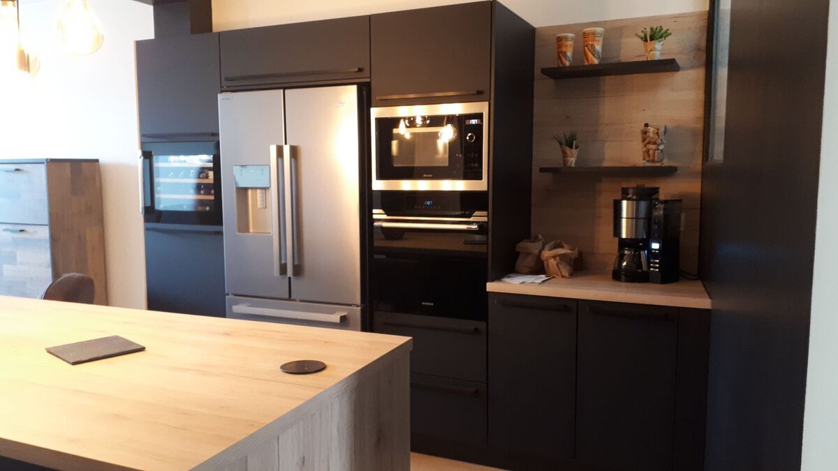 vous souhaitez rénover votre cuisine à ivry en 2025 ? découvrez nos solutions sur-mesure pour moderniser et optimiser votre espace culinaire avec des professionnels qualifiés. demandez un devis gratuit dès maintenant !