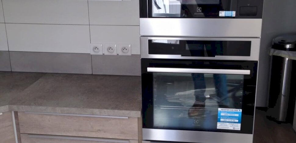 donnez une nouvelle vie à votre cuisine à meudon avec nos services de rénovation sur mesure. conseils personnalisés, matériaux de qualité et finitions impeccables pour un espace moderne et fonctionnel.