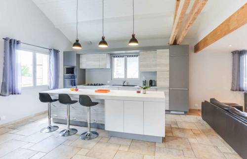 transformez votre espace avec notre service de rénovation de cuisine à nanterre. bénéficiez d’un accompagnement sur mesure, de conseils d’experts et d’une réalisation de qualité pour une cuisine moderne et fonctionnelle.