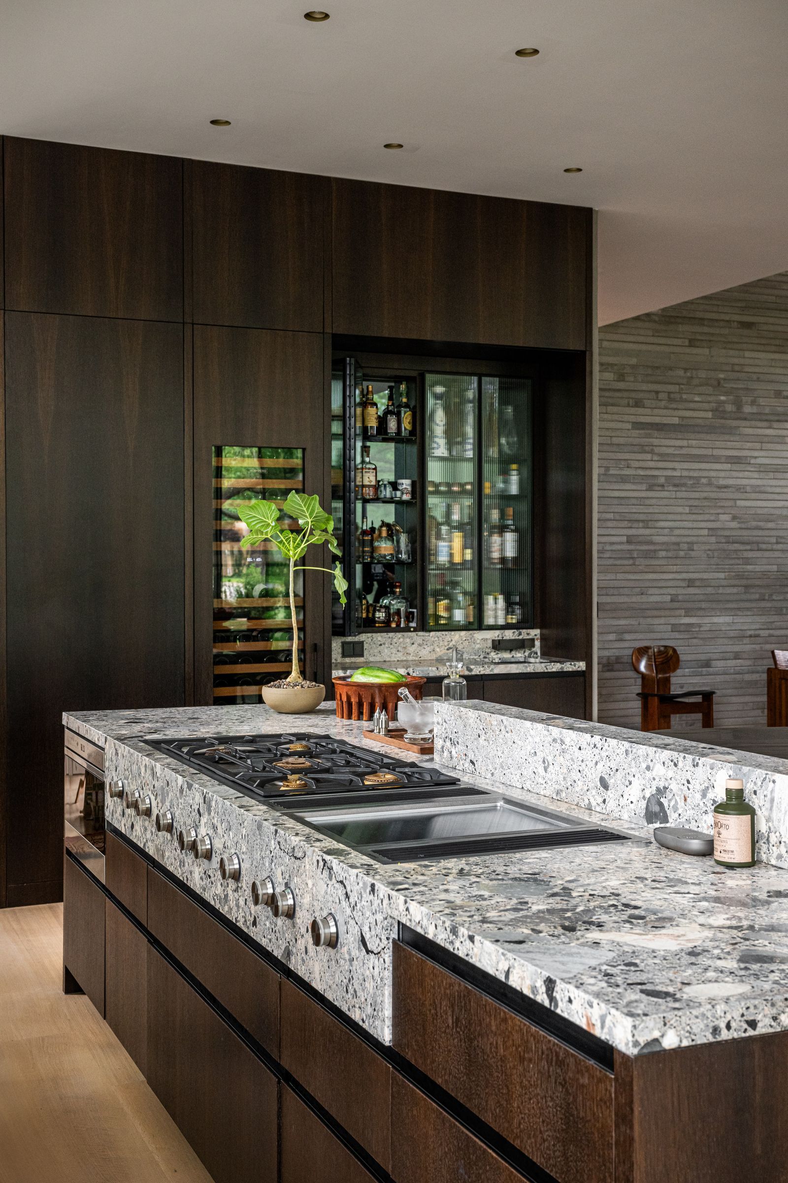 découvrez les dernières tendances en matière de rénovation de cuisine à paris en 2025. transformez votre espace culinaire avec des designs modernes, des matériaux durables et des solutions personnalisées. faites de votre cuisine le cœur de votre maison!