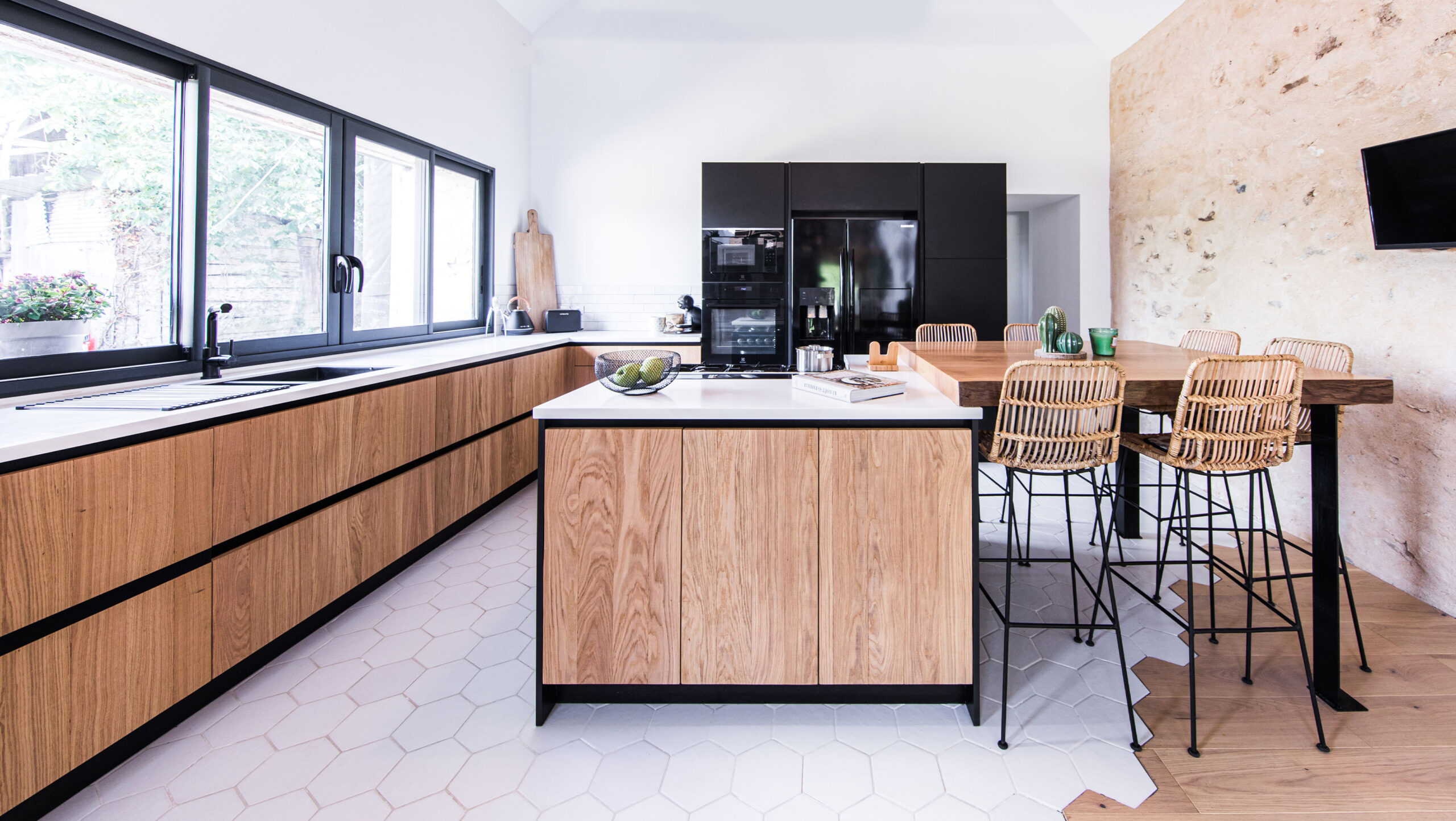 confiez la rénovation de votre cuisine à paris à des experts ! modernisation, optimisation de l’espace et finitions sur-mesure pour une cuisine design, fonctionnelle et adaptée à vos besoins. devis gratuit.
