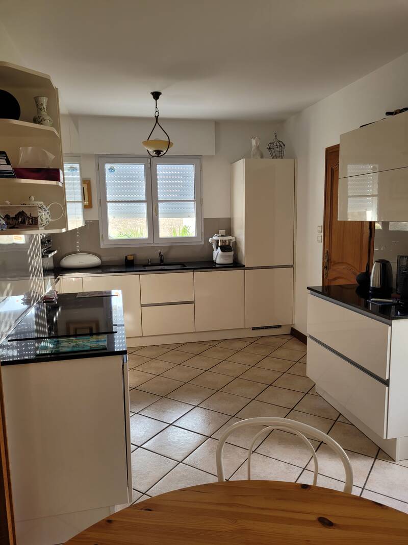 confiez la rénovation de votre cuisine à périgny à des experts. modernisez votre espace avec des matériaux de qualité et un design personnalisé. demandez votre devis gratuit dès maintenant !