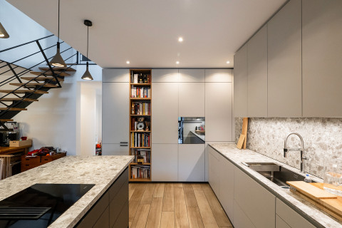 confiez la rénovation de votre cuisine à suresnes à des experts pour un espace moderne, fonctionnel et sur-mesure. devis gratuit, accompagnement personnalisé et matériaux de qualité.