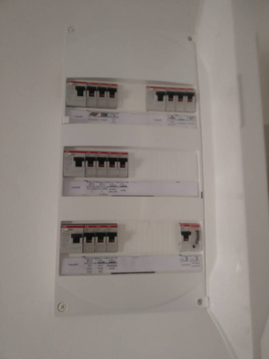 besoin de rénover l’électricité de votre cuisine à ville-d’avray en 2025 ? nos experts vous accompagnent pour moderniser vos installations en toute sécurité. devis gratuit et intervention rapide !