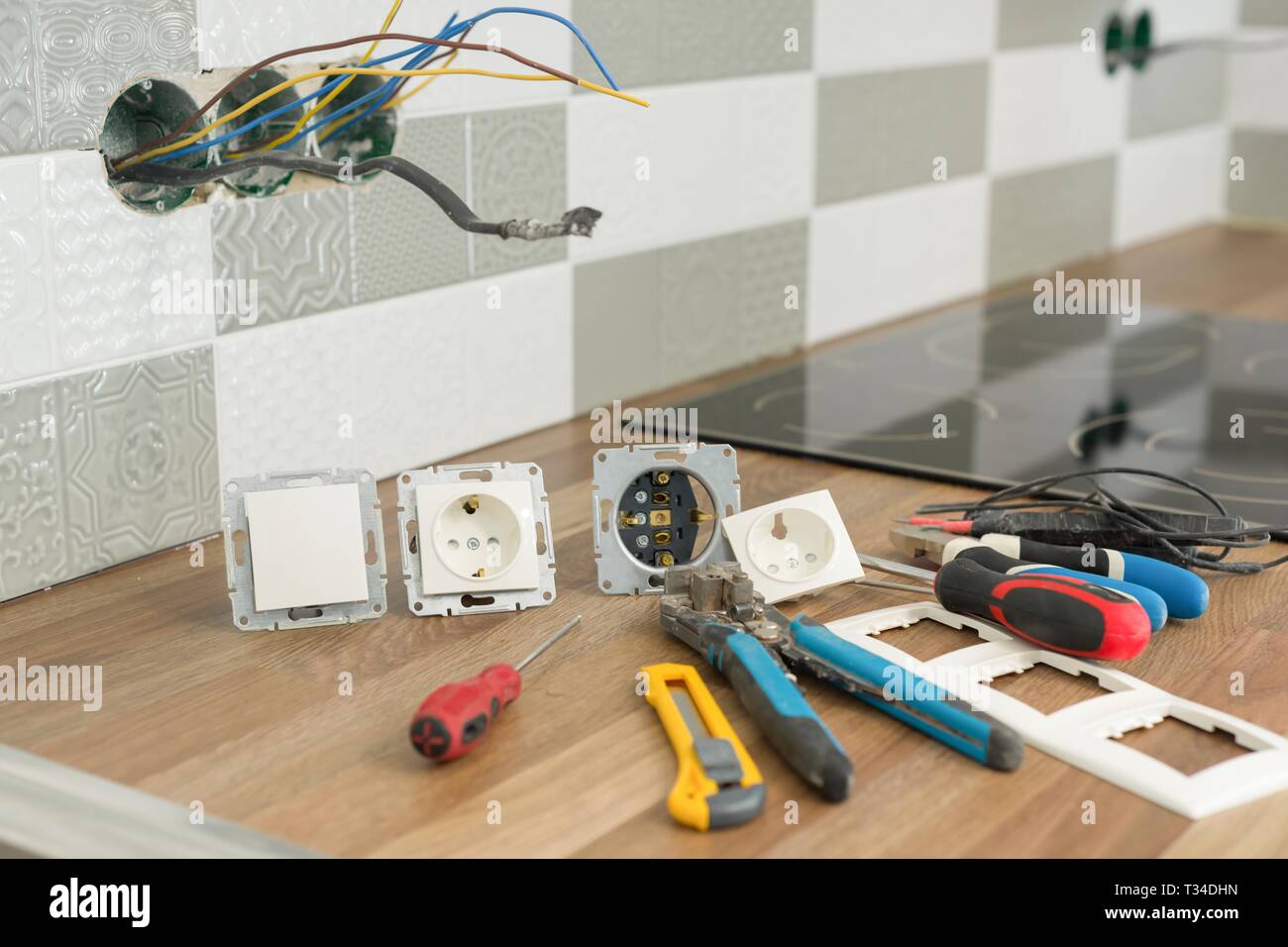 découvrez nos services de rénovation électrique pour votre cuisine. optimisez votre espace avec des installations modernes et sécurisées, tout en respectant les normes en vigueur. transformez votre cuisine en un lieu fonctionnel et esthétique grâce à notre expertise.