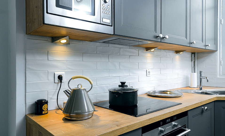 découvrez nos services de rénovation électrique pour votre cuisine à paris. profitez d'une installation moderne et sécurisée, adaptée à vos besoins. transformez votre espace avec des solutions électriques performantes et esthétiques.