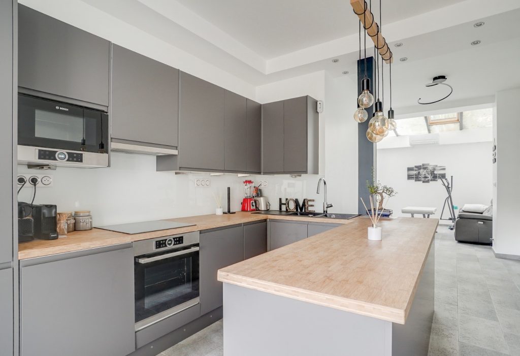 découvrez nos services de rénovation électrique pour cuisines à paris 75011 en 2025. profitez d'une mise aux normes sécurisée et d'installations adaptées à vos besoins. contactez-nous pour un devis personnalisé!