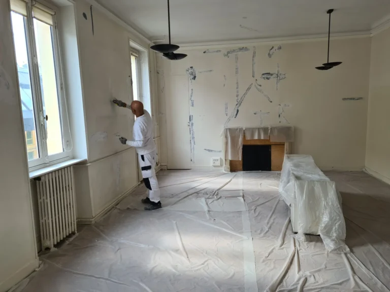 découvrez nos services de rénovation intérieure à paris pour transformer votre espace en un lieu moderne et agréable. que ce soit pour une cuisine, une salle de bain ou un salon, notre équipe d'experts s'engage à réaliser vos projets selon vos goûts et besoins. contactez-nous dès maintenant pour un devis personnalisé.