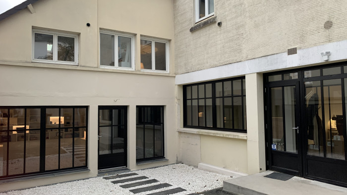 découvrez nos services de rénovation pour locaux commerciaux. transformez votre espace de travail en un lieu moderne et fonctionnel, adapté à vos besoins. profitez de notre expertise pour une ambiance agréable et esthétique qui attire vos clients.