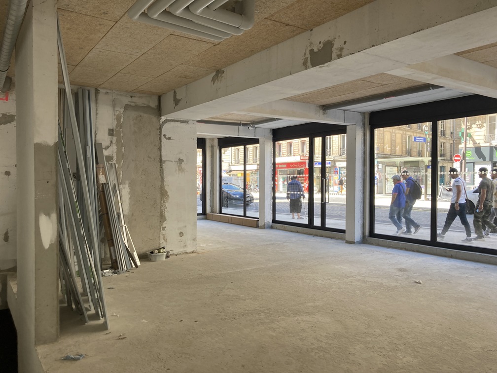 découvrez nos services de rénovation commerciale à paris 75018, adaptés à vos besoins spécifiques. que ce soit pour améliorer l'esthétique de votre boutique ou optimiser vos espaces de travail, nous mettons notre expertise à votre disposition pour transformer votre espace en un lieu attrayant et fonctionnel.