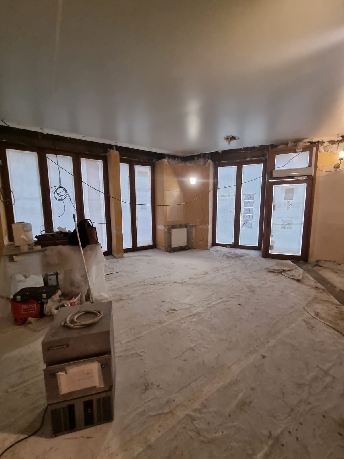 découvrez nos services de rénovation de locaux commerciaux à paris 75017. transformez vos espaces professionnels avec notre expertise, alliant design moderne et fonctionnalité. obtenez un devis personnalisé et valorisez votre activité dès aujourd'hui.