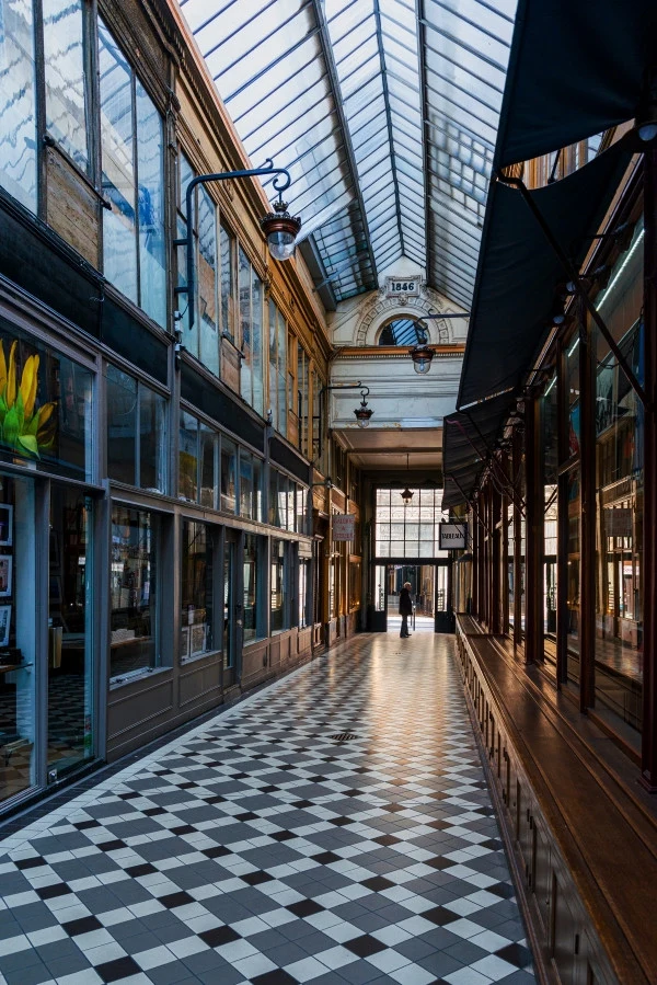 découvrez nos services de rénovation pour locaux commerciaux à paris. transformez votre espace en un lieu attrayant et fonctionnel qui attire vos clients et optimise votre activité. contactez-nous pour un devis personnalisé.