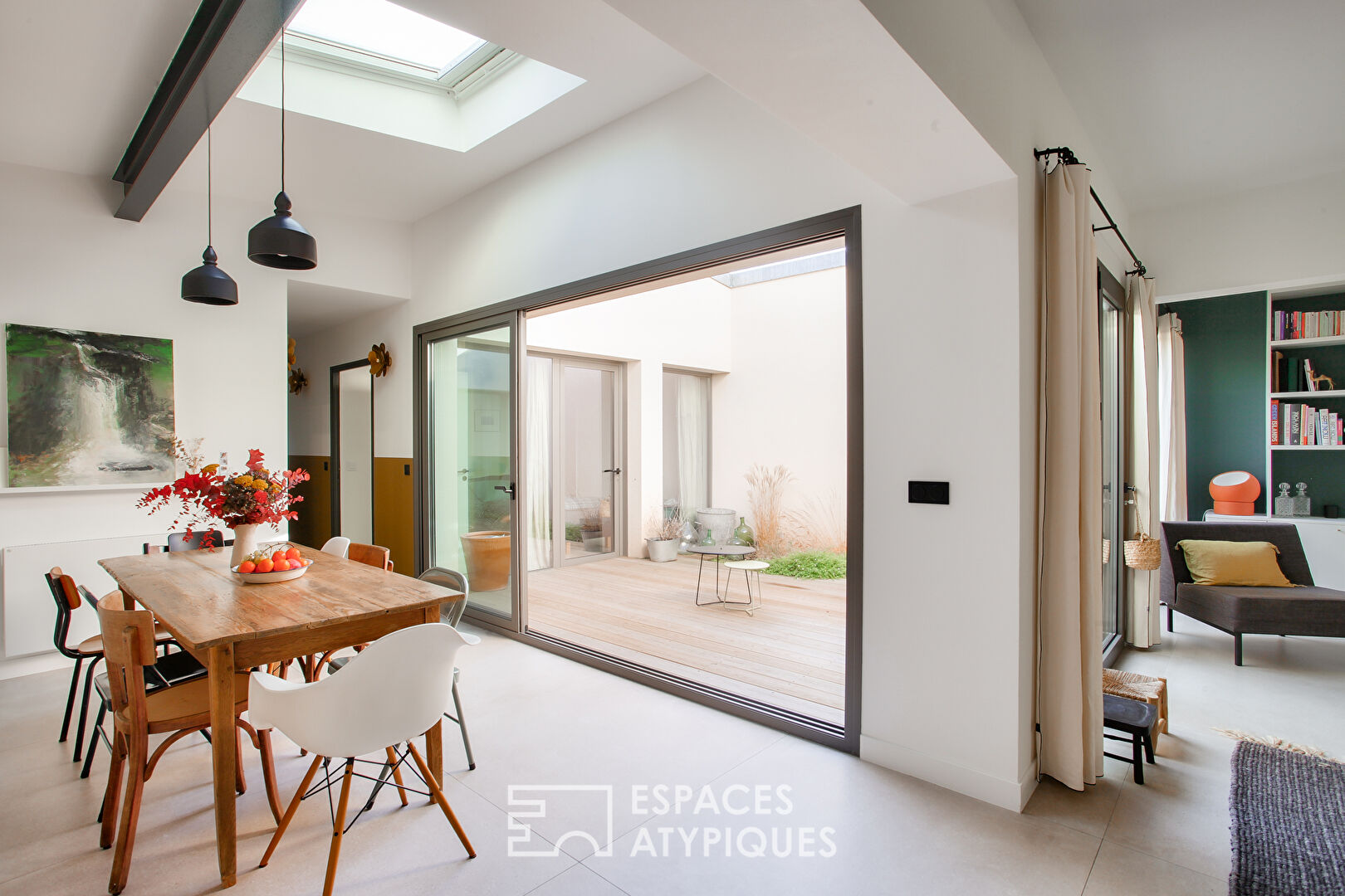 découvrez notre expertise en rénovation de lofts à bois-colombes. transformez votre espace avec des designs modernes et des finitions de qualité, alliant confort et style. obtenez un devis personnalisé et réalisez vos projets d'aménagement intérieur avec des professionnels.