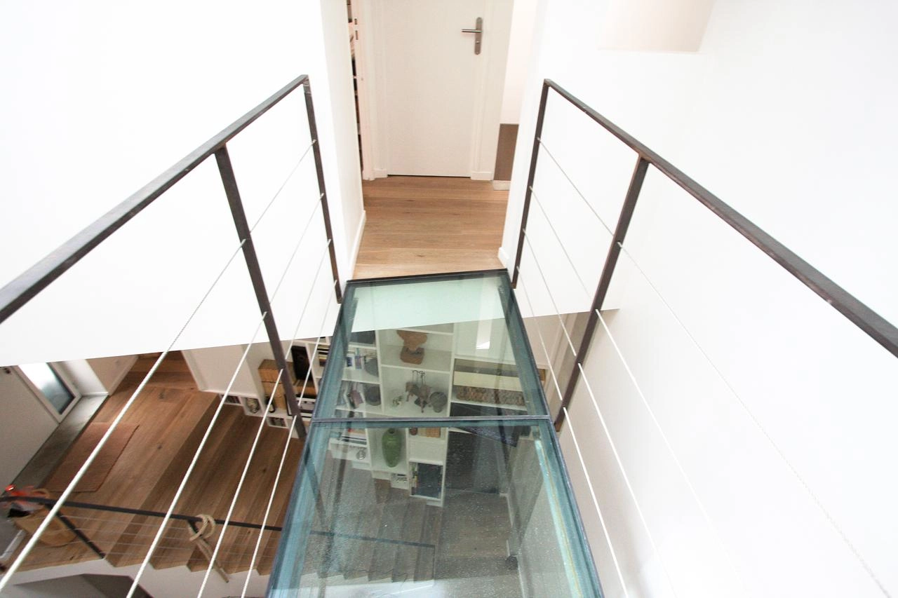 découvrez nos services de rénovation de loft à clichy, alliant modernité et authenticité. transformez votre espace en un lieu unique et élégant, grâce à notre expertise en design et aménagement intérieur. contactez-nous pour donner vie à vos projets !