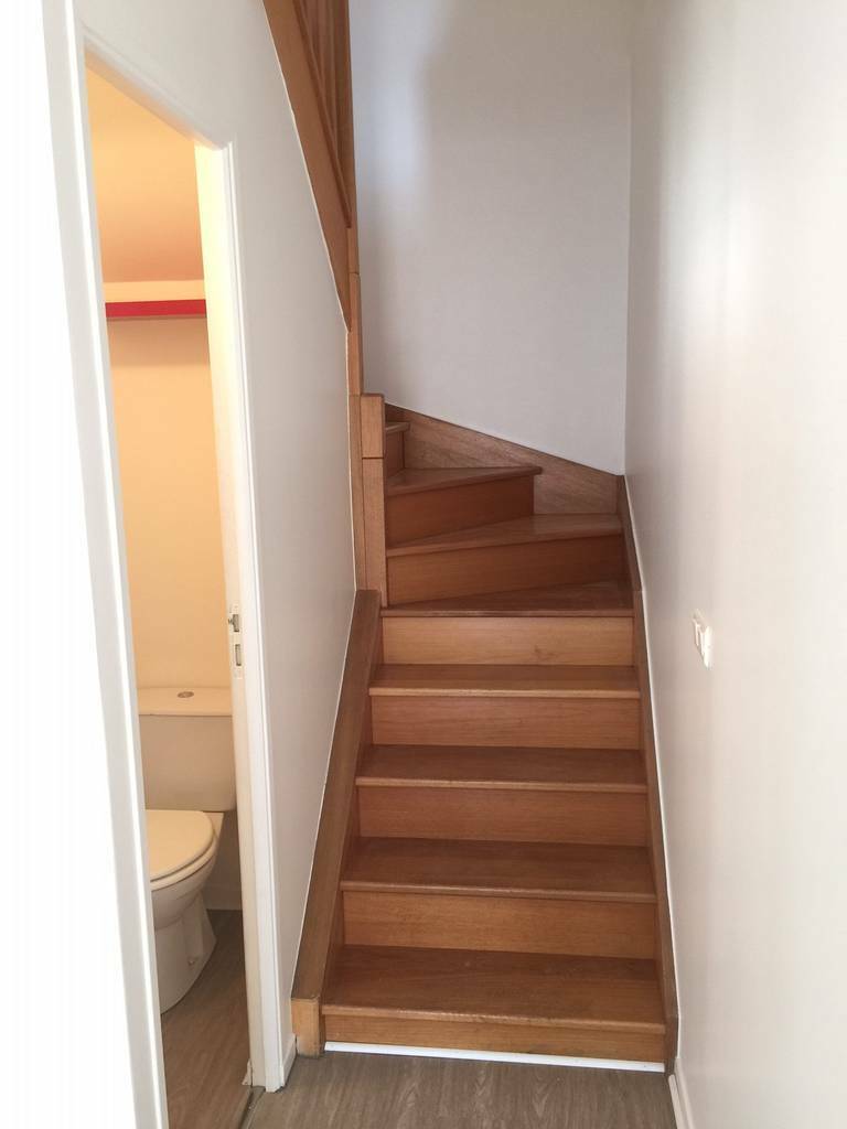découvrez nos services de rénovation de loft à villecresnes, alliant modernité et charme. transformez votre espace de vie avec des aménagements sur mesure, des matériaux de qualité et un design contemporain qui reflète votre style. contactez-nous pour un projet personnalisé !