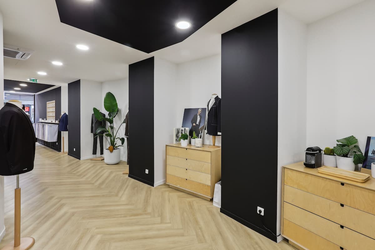 découvrez notre service de rénovation luxe à paris, alliant savoir-faire artisanal et design contemporain pour transformer votre espace en un véritable havre de paix. offrez-vous une expérience unique avec des matériaux haut de gamme et un accompagnement sur mesure.