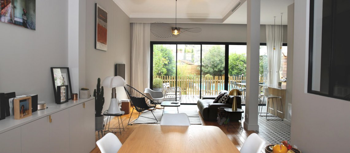 découvrez nos services de rénovation maison pour transformer votre espace de vie. que ce soit pour moderniser votre intérieur ou réhabiliter votre extérieur, notre équipe d'experts vous accompagne à chaque étape de votre projet. réalisez la maison de vos rêves avec notre savoir-faire et notre passion pour la qualité.