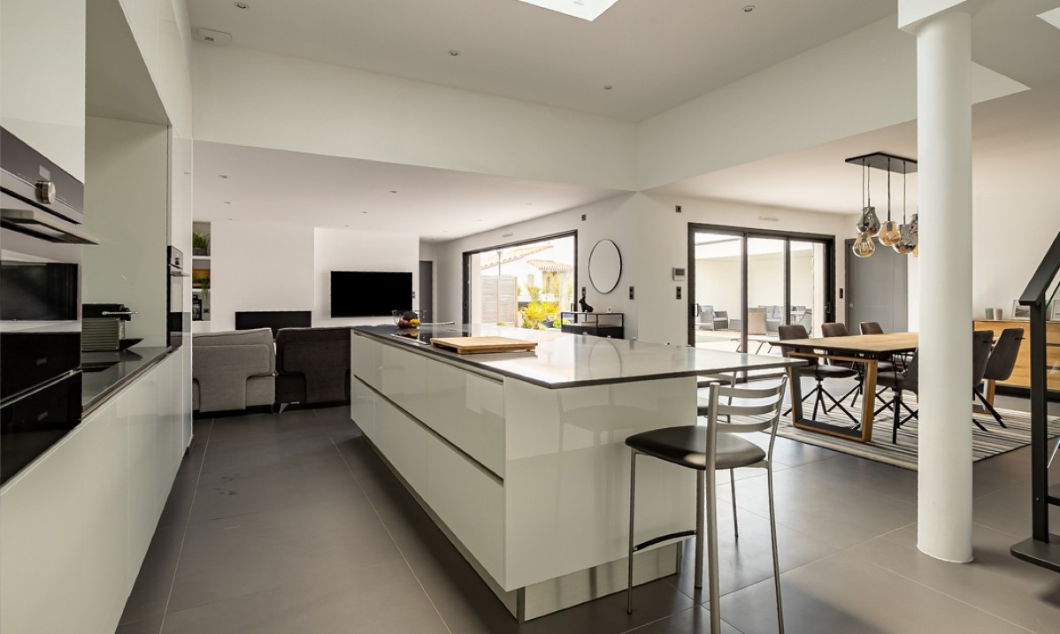 découvrez nos conseils et solutions pour réussir la rénovation de votre maison : idées, budget, étapes clés et astuces pour transformer votre intérieur selon vos envies.