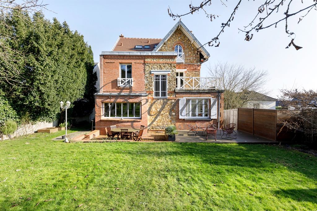 découvrez nos services de rénovation de maison à châtenay-malabry. transformez votre intérieur avec des solutions sur mesure, alliant esthétisme et fonctionnalité. contactez-nous pour un devis gratuit et donnez vie à vos projets de rénovation!