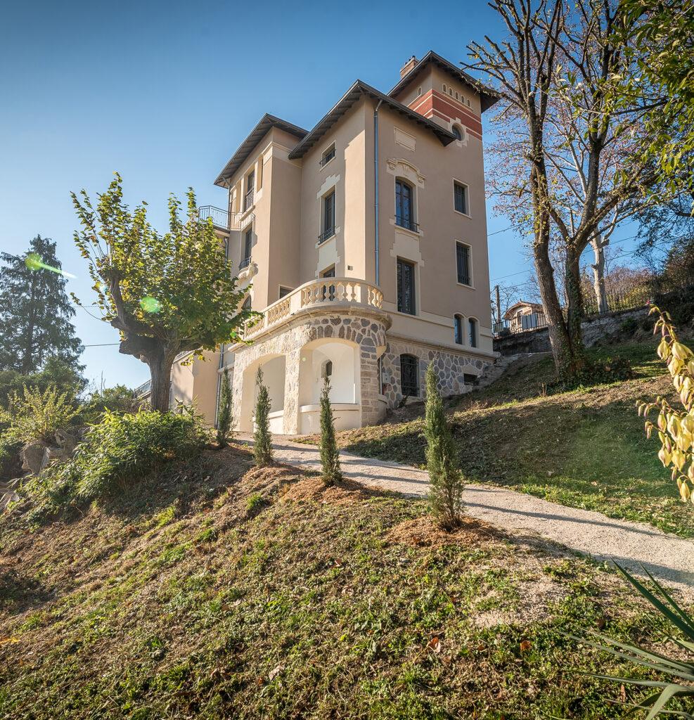 confiez la rénovation de votre maison à lyon à des experts ! découvrez nos services personnalisés pour moderniser, agrandir ou rénover votre habitat selon vos envies et votre budget.