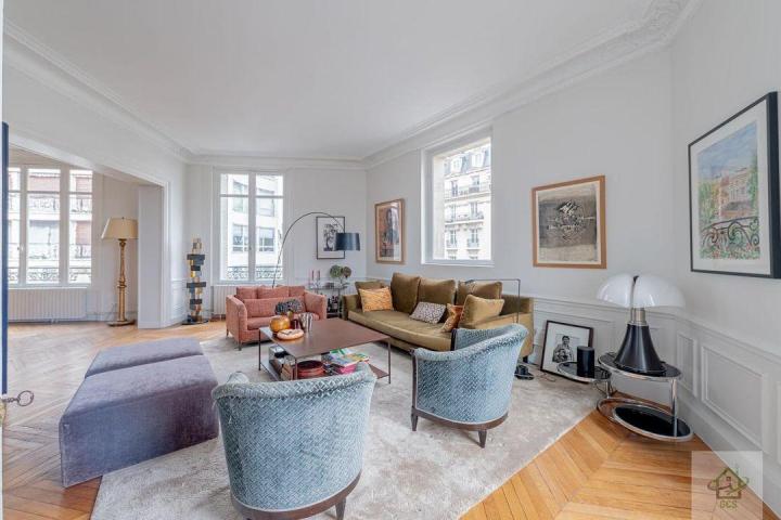 découvrez nos services de rénovation pour maisons à paris 75003. transformez votre espace de vie avec nos experts en design et en construction, pour une maison à la fois moderne et fonctionnelle. contactez-nous pour un devis personnalisé et réalisez vos projets de rénovation.