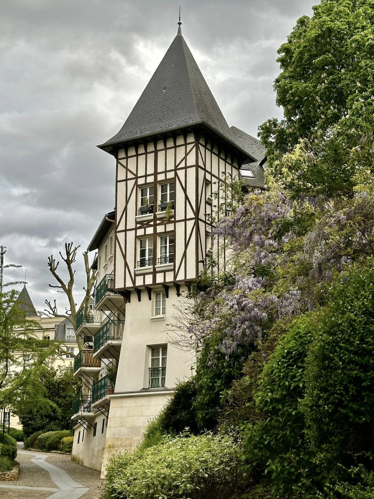 découvrez nos services de rénovation pour votre maison à plessis-robinson. transformez votre espace de vie avec des solutions sur mesure, alliant modernité et confort. contactez-nous pour un devis personnalisé et donnez vie à vos projets de rénovation.