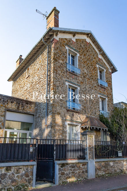 découvrez des services de rénovation de maison à saint-cloud pour transformer votre espace de vie. améliorez l'esthétique et le confort de votre habitat tout en augmentant sa valeur. contactez-nous pour un projet sur mesure adapté à vos rêves.