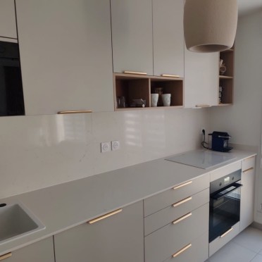 transformez votre cuisine avec notre service de rénovation de meubles à paris 75018. offrez une nouvelle vie à vos anciens meubles grâce à nos experts en design et en restauration. contactez-nous pour un devis personnalisé et redécouvrez le charme de votre espace culinaire.