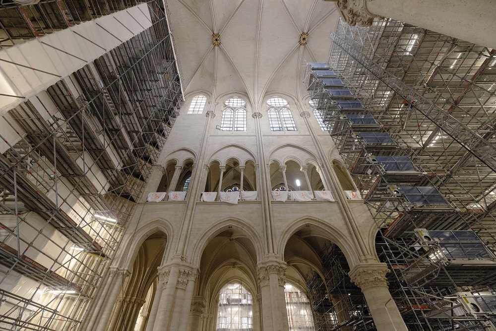 découvrez l'avancée des travaux de rénovation de notre-dame, les défis relevés, les artisans passionnés et les innovations pour redonner vie à ce monument emblématique de paris.