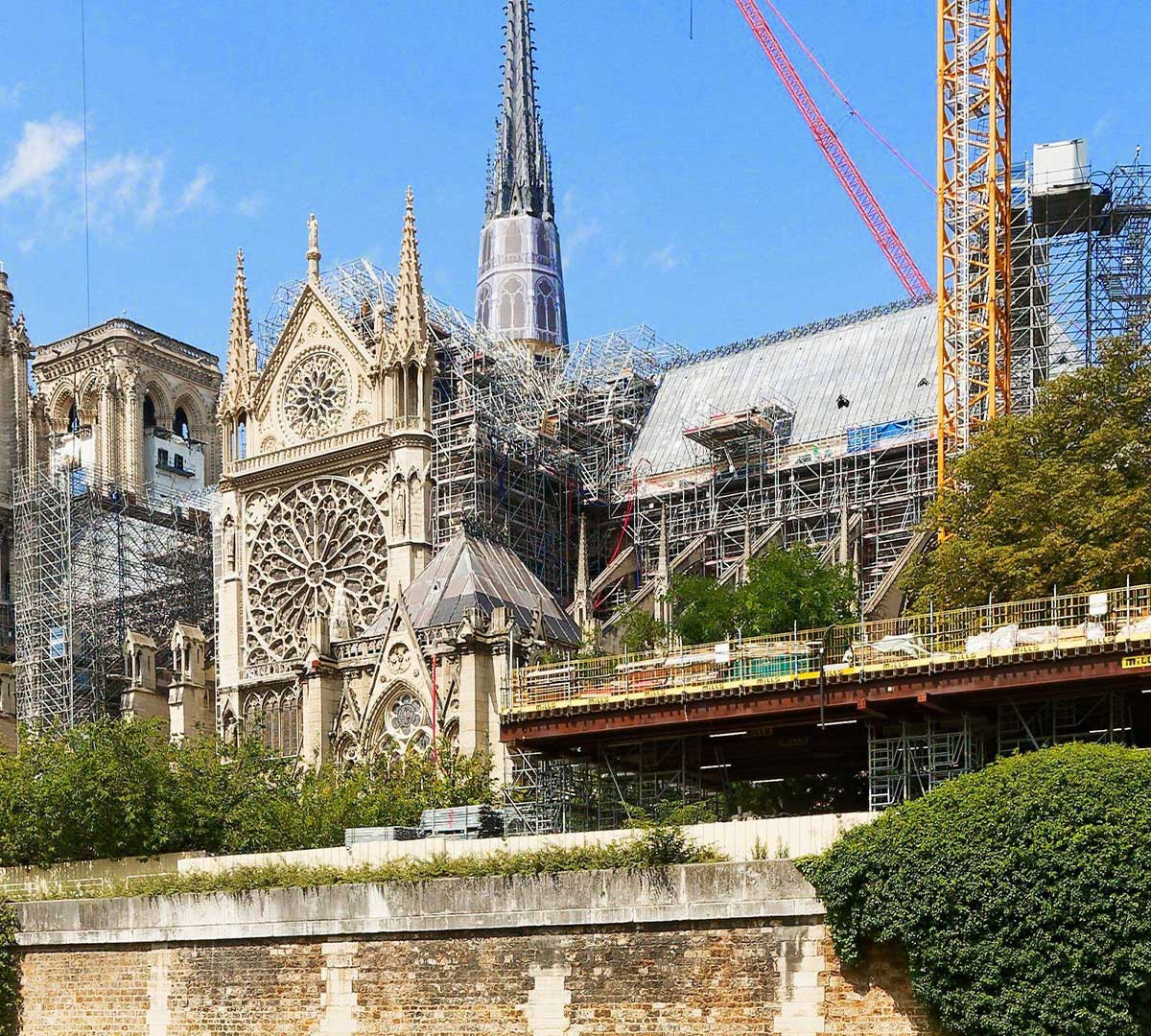 découvrez les dernières avancées sur la rénovation de notre-dame prévue pour 2025 : travaux, défis, nouvelles technologies et date de réouverture officielle de la cathédrale emblématique de paris.