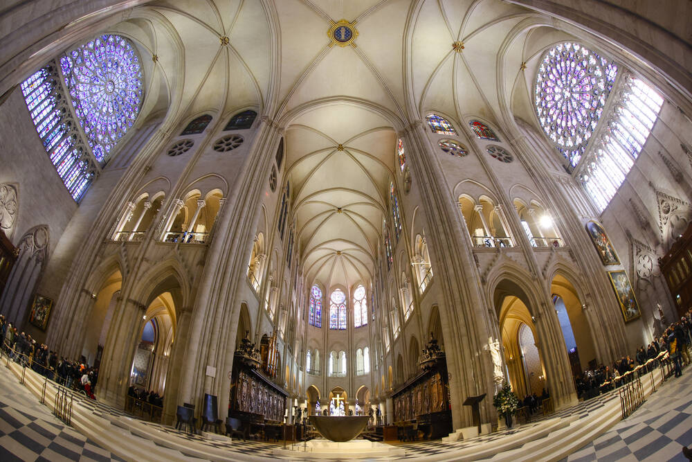 découvrez tout sur la rénovation de notre-dame prévue pour 2025 : avancées des travaux, enjeux architecturaux et restauration du patrimoine historique de la cathédrale emblématique de paris.