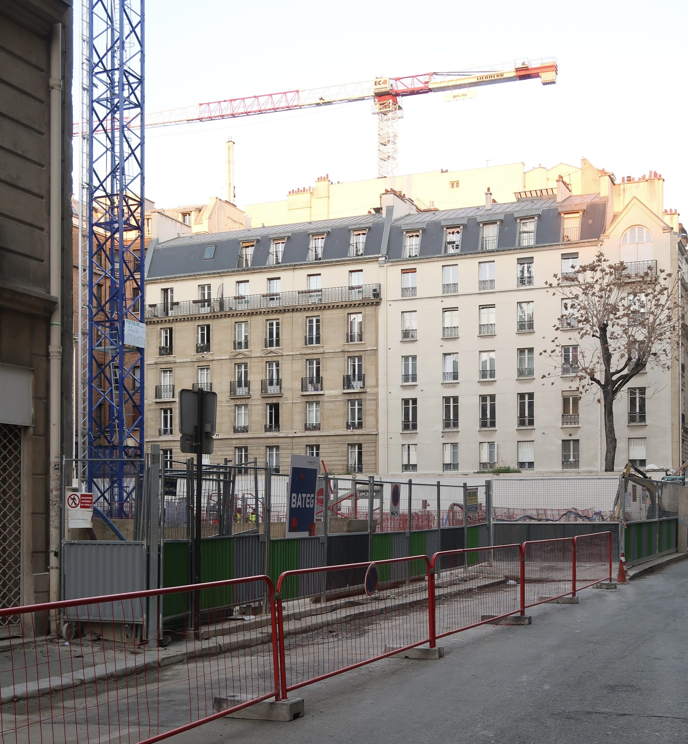 découvrez nos services de rénovation à paris 20 pour transformer votre espace en un lieu de vie moderne et confortable. que ce soit pour des travaux d'intérieur ou d'extérieur, notre équipe d'experts est à votre écoute pour réaliser vos projets sur mesure.